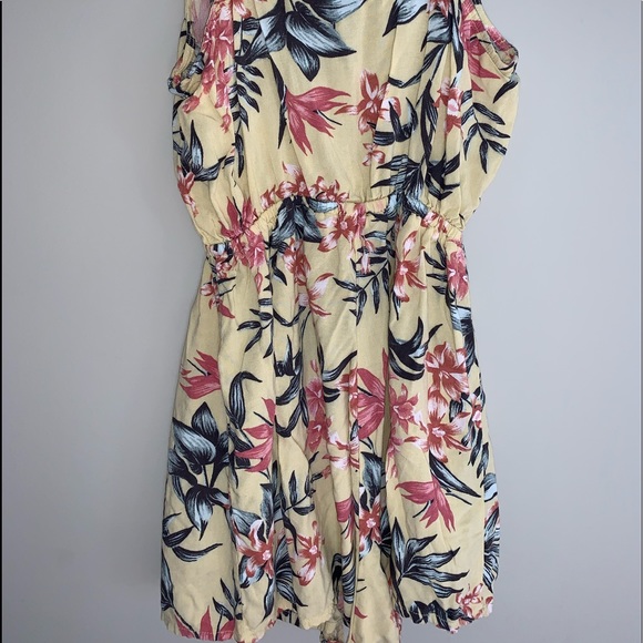 Women’s short floral yellow romper - Picture 2 of 2